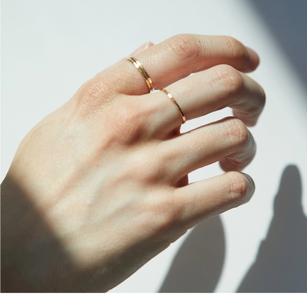 Catbird Classic Hammered Gold Ring Size 5 - Picture 3 of 5